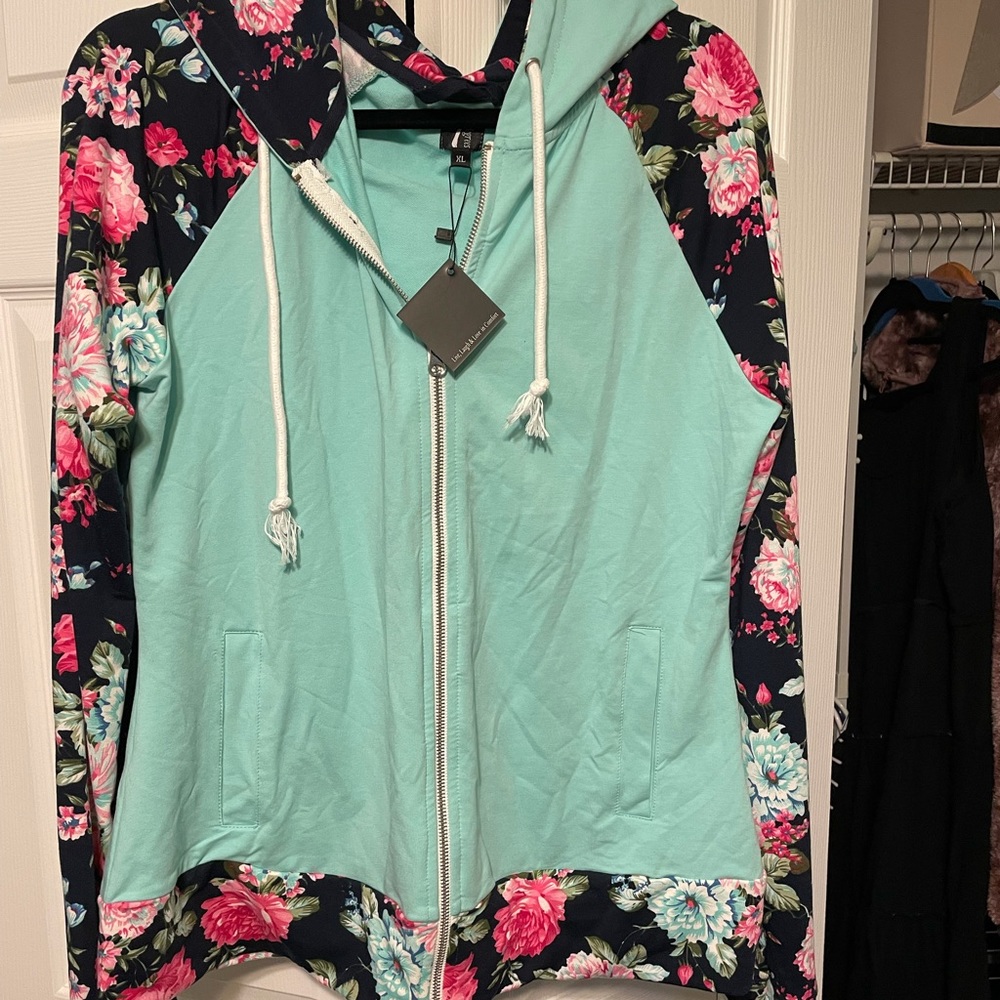 7 Degrees Zip up